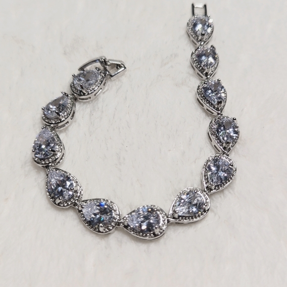 Y2K Cubic Zirconia Rhodium Plating Pear Shaped Stone Tennis Bracelet - Picture 12 of 12